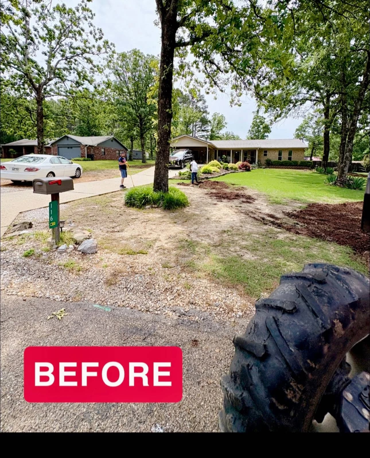 Front yard before a mulch bed refresh